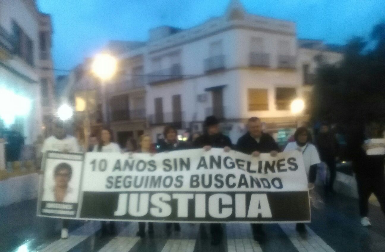 Diez años después, una multitudinaria manifestación reclama que continúe la búsqueda de Angelines Zurera en Aguilar de la Frontera