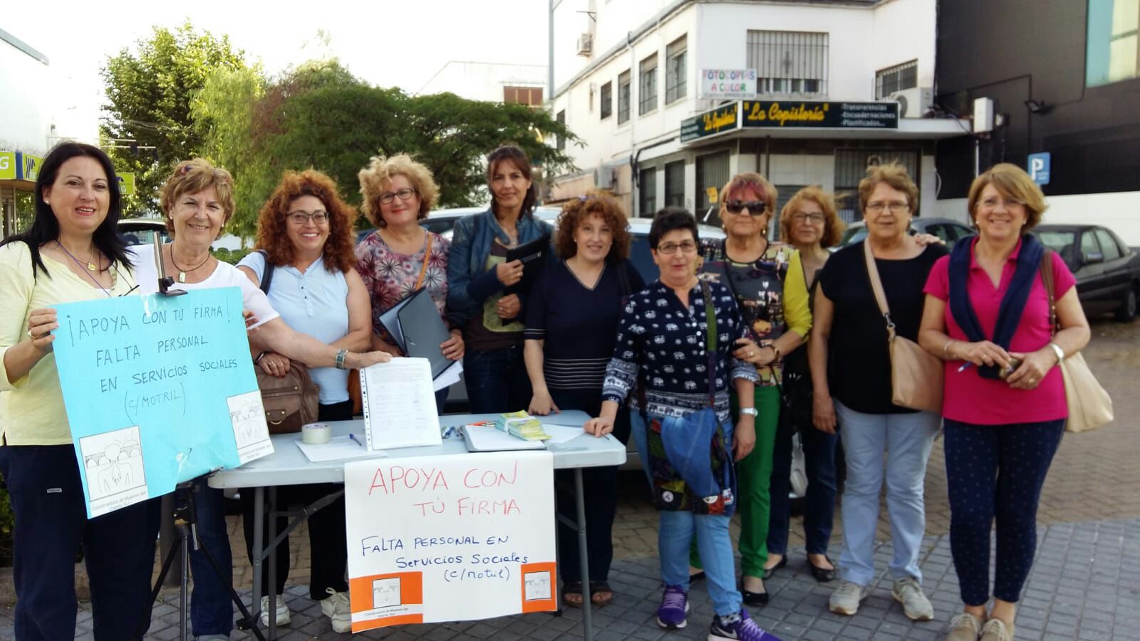 Mujeres, entidades y asociaciones feministas del Distrito Sur recogen firmas para solicitar la reapertura del servicio de acercamiento e información de la calle Motril