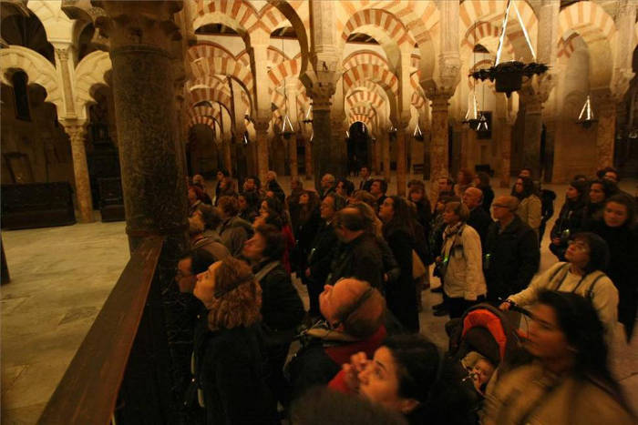 La Plataforma Mezquita Catedral reclama un espectáculo nocturno riguroso con la historia y la identidad del monumento