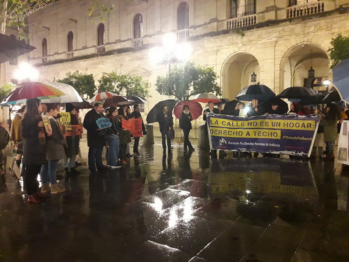 APDHA: «el Ayuntamiento de Sevilla se engaña a sí mismo en relación a las Personas Sin Hogar y sigue dando la espalda a la población más vulnerable»