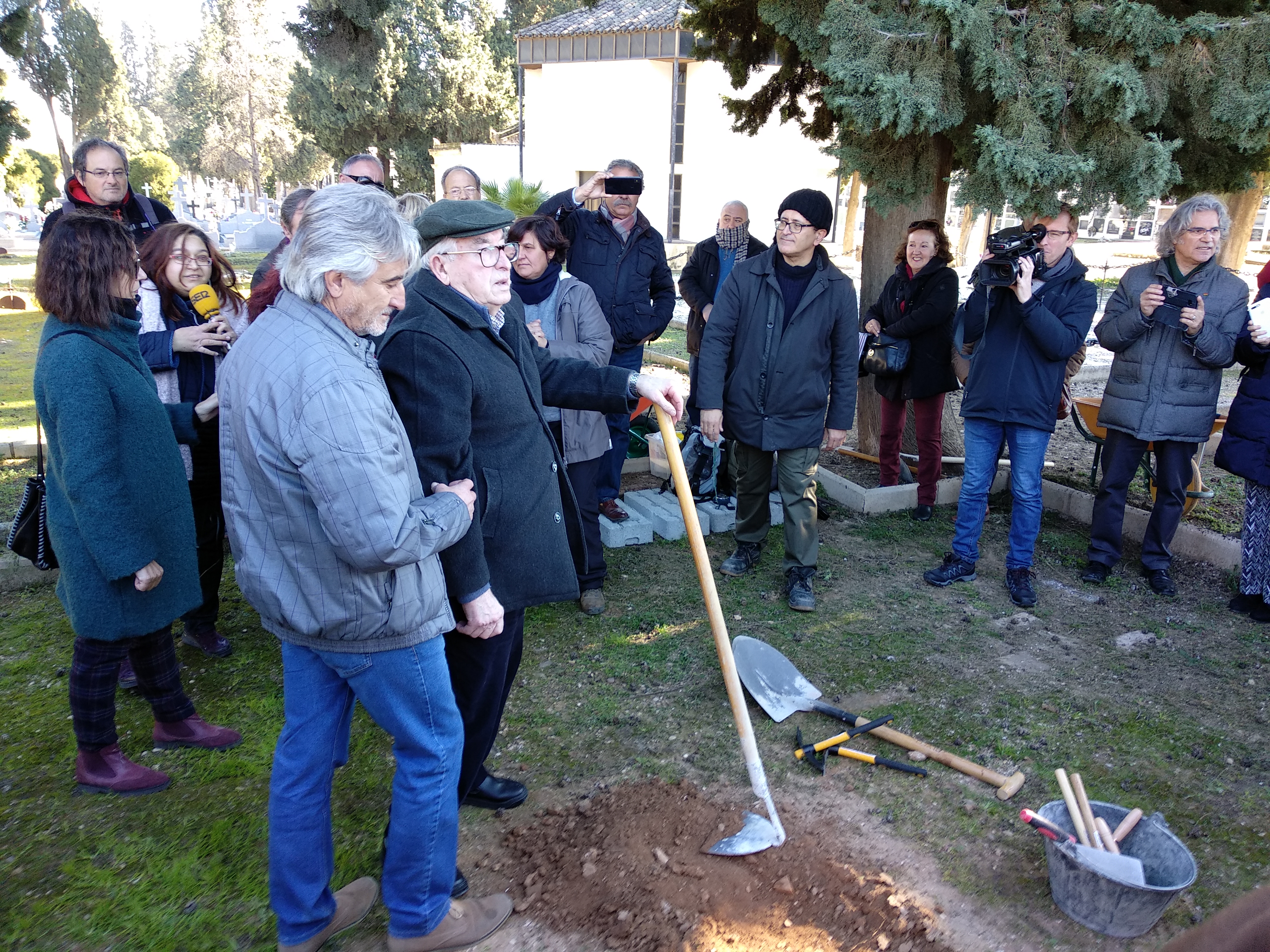 La memoria ocupa el cementerio de La Salud: el comienzo de las exhumaciones