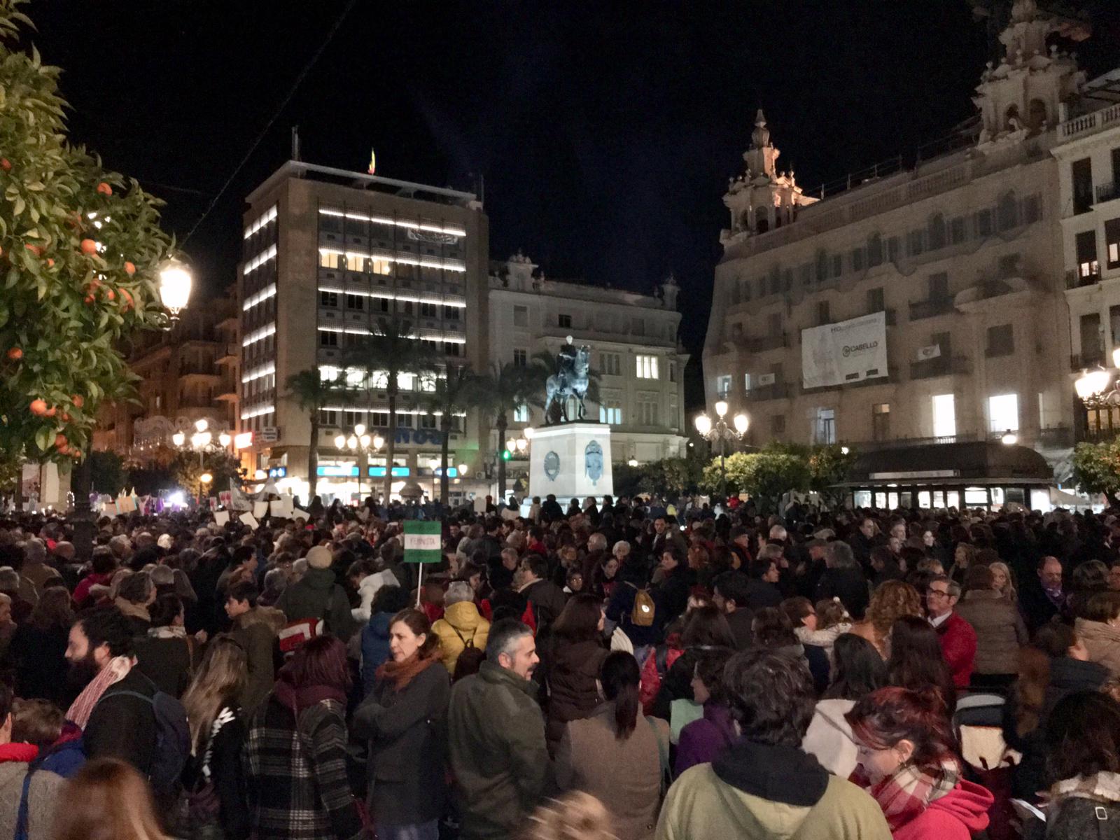 15-E en Córdoba: miles de mujeres en la calle ante “el vergonzoso pacto de gobierno en Andalucía que amenaza sus derechos”