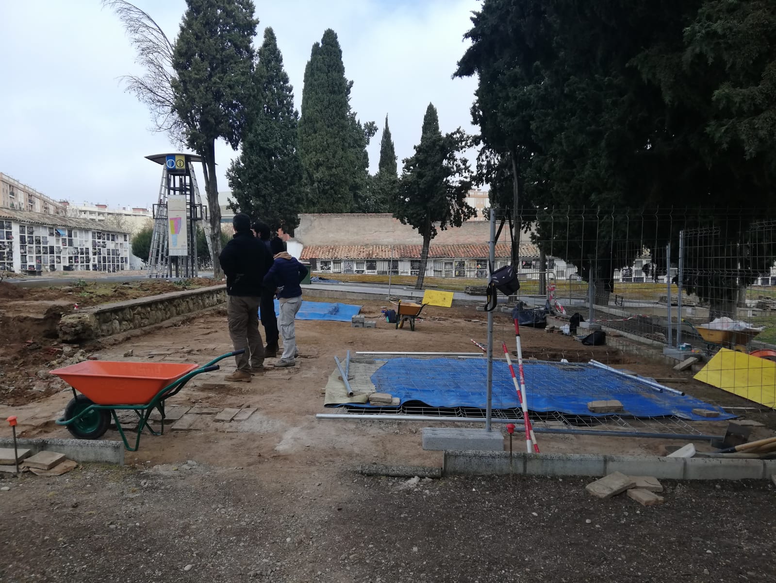 David Moscoso y Ana Naranjo (Adelante Andalucía) preguntan en el Parlamento Andaluz por la “presencia y tutela judicial” en las exhumaciones de los cementerios de San Rafael y la Salud
