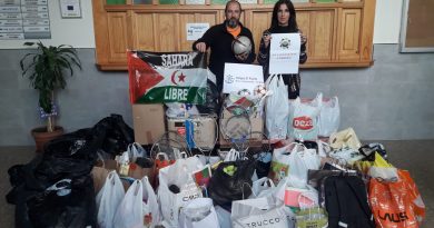 La Asociación de amigos de las niñas y niños saharauis termina de recoger material en el IES “La Fuensanta” La Asociación de amigos de las niñas y niños saharauis termina de recoger material en el IES “La Fuensanta”