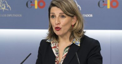 Unidas Podemos aclara que “no van a pactar para bajar las pensiones, ni para aumentar la edad de jubilación”, pero TVE se queda en que “bloquea el pacto de Toledo” Unidas Podemos aclara que “no van a pactar para bajar las pensiones, ni para aumentar la edad de jubilación”, pero TVE se queda en que “bloquea el pacto de Toledo”