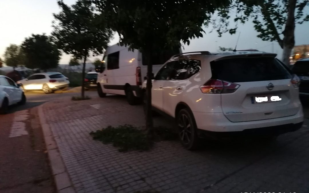 La A. Vecinal Guadalquivir advierte al Ayuntamiento de que no puede repetirse en feria el caos con los aparcamientos ocurrido en semana santa