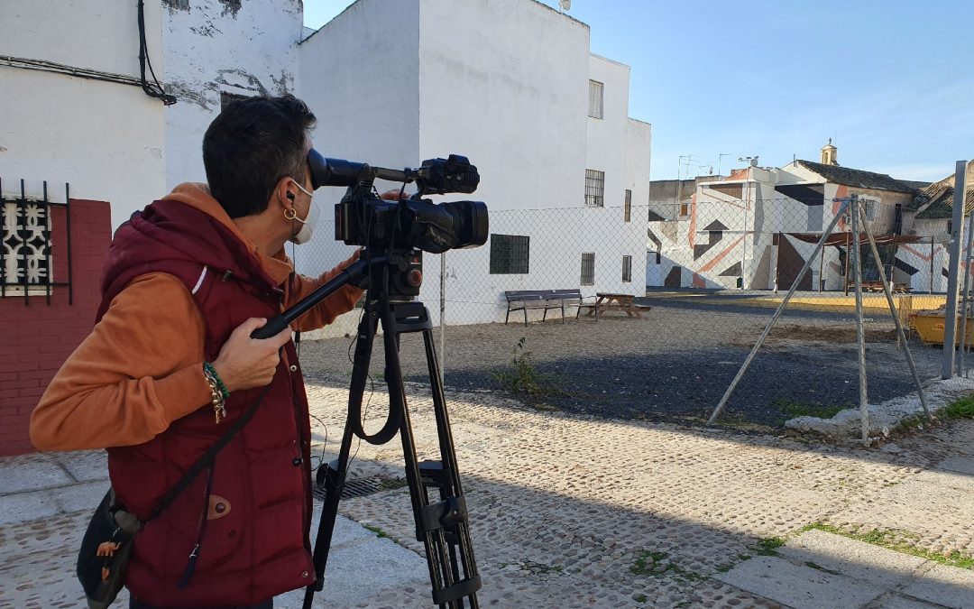 El vecindario exige al Ayuntamiento que repare los daños del abandono en el espacio del antiguo Cine Andalucía