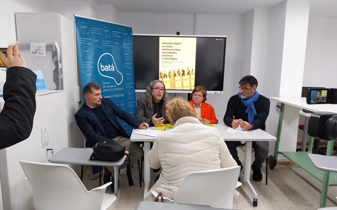 CIC Batá y la Junta de Andalucía presentan una guía para favorecer la inclusión digital en zonas desfavorecidas