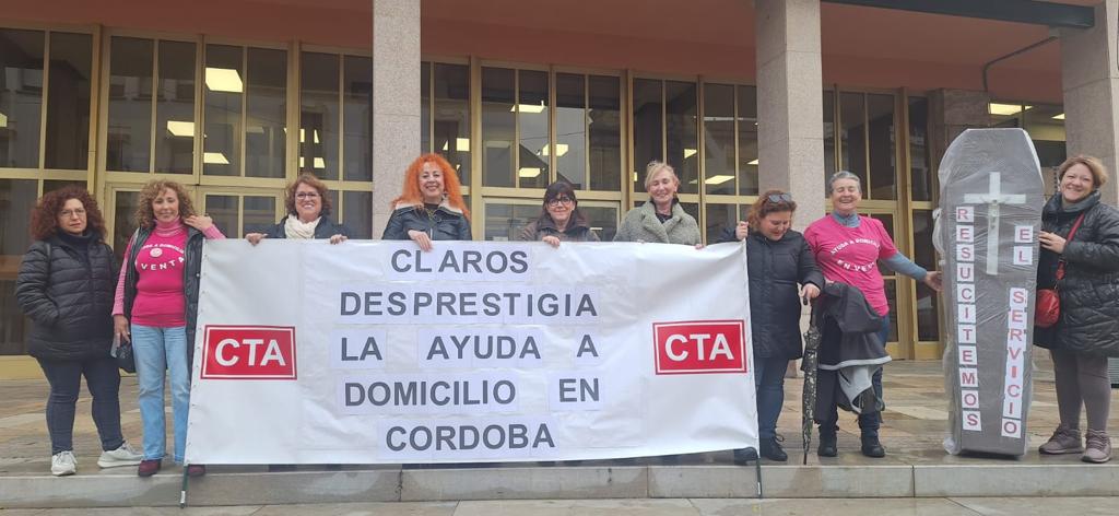 Trabajadoras de CTA protestan por el incumplimiento del convenio en el servicio de ayuda a domicilio en Córdoba