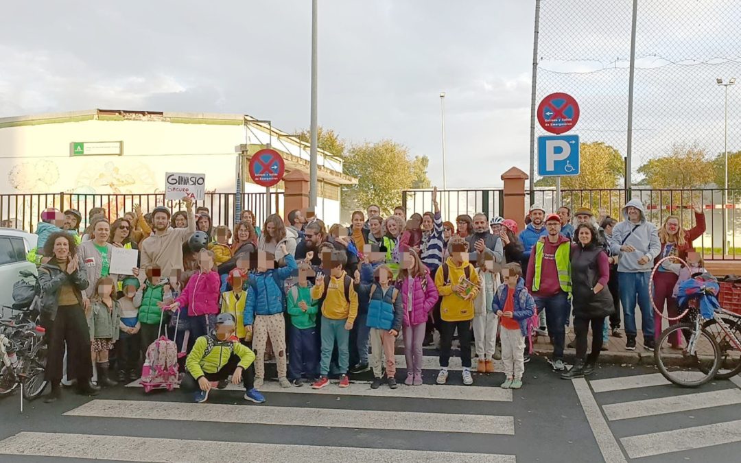 Las familias del CEIP Algafequi se concentran por la seguridad de sus hijos e hijas