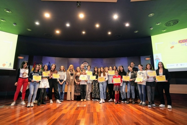 Nueve alumnas desmienten bulos científicos en la final cordobesa de «Las que contarán la ciencia»