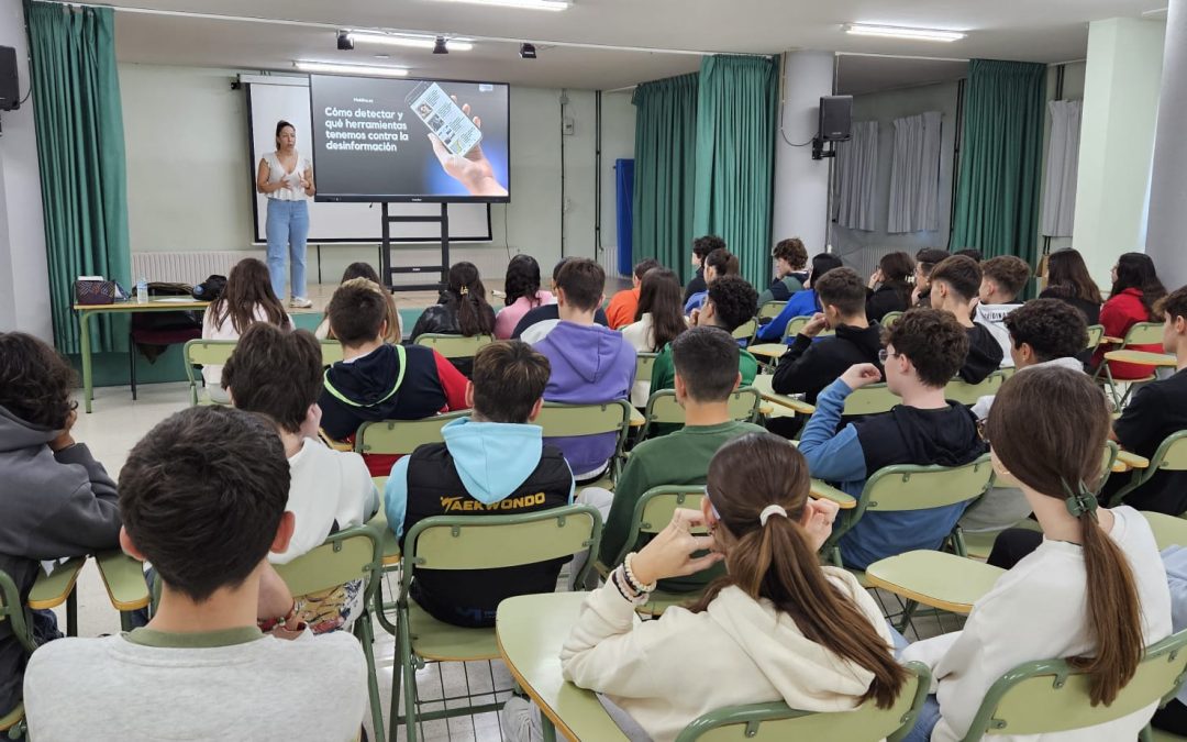 Más de un centenar de estudiantes de Secundaria y Bachillerato aprenden a identificar bulos con ayuda de la UCO y Maldita.es