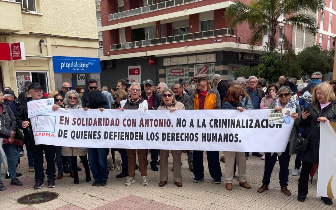 APDHA reitera su apoyo a Antonio Vergara y denuncia que se pretende acallar las protestas contra los recortes y la privatización de la Sanidad