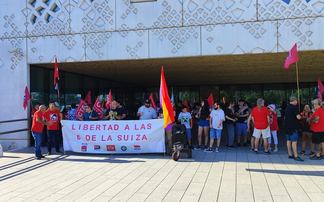 Se concentran en los juzgados en apoyo a “Las 6 de La Suiza”