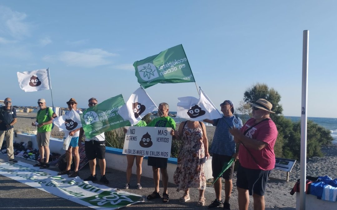 Ecologistas en Acción realiza una campaña de denuncia de vertidos en la costa granadina