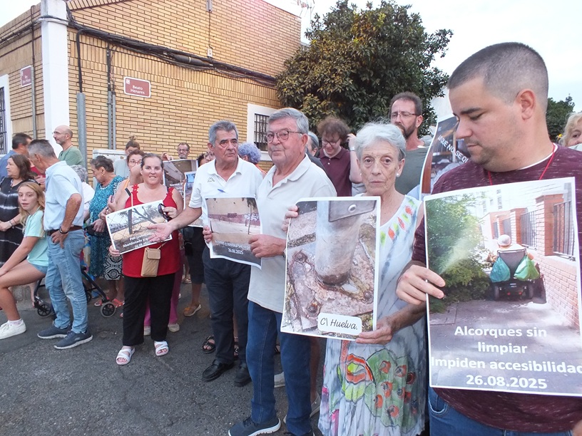 Nueva concentración de las Asociaciones Vecinales Puente Romano y Guadalquivir-Campo de la Verdad